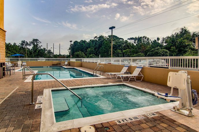 Imagen de la piscina del Hotel Fairfield Inn & Suites Palm Coast I-95. Foto 19