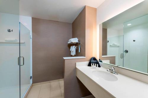 Imagen de la habitación del Hotel Fairfield Inn & Suites Palm Desert Coachella Valley. Foto 18