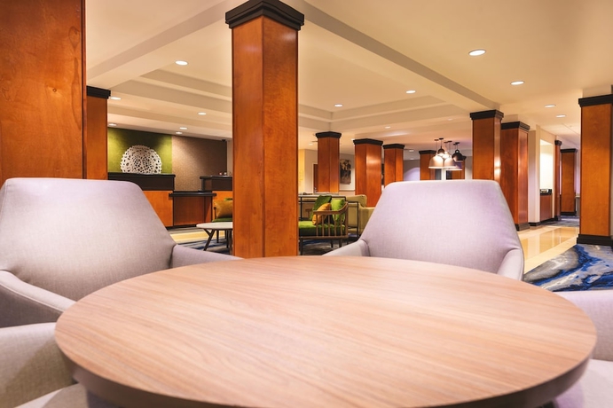 Imagen del bar/restaurante del Hotel Fairfield Inn & Suites Redding. Foto 2
