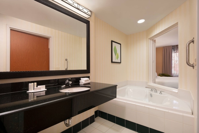 Imagen de la habitación del Hotel Fairfield Inn & Suites Redding. Foto 16