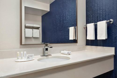Imagen de la habitación del Hotel Fairfield Inn & Suites Reno Sparks. Foto 9