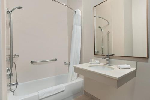 Imagen general del Hotel Fairfield Inn & Suites Reno Sparks. Foto 5