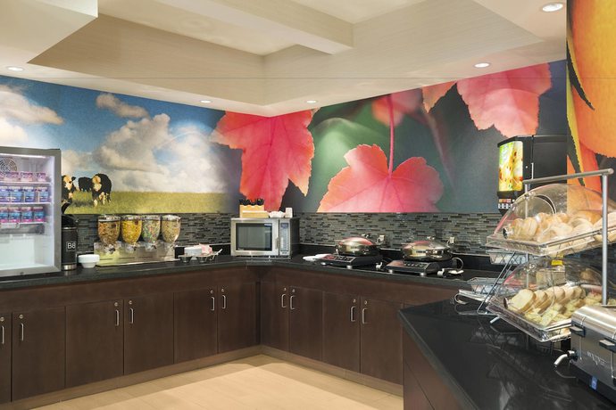 Imagen del bar/restaurante del Hotel Fairfield Inn & Suites Saginaw. Foto 3