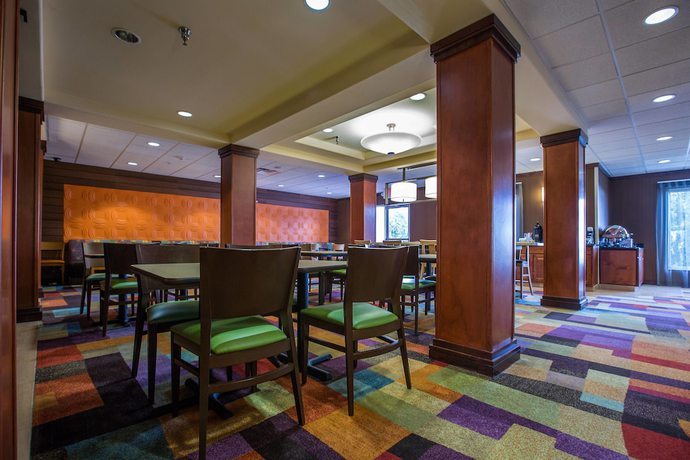 Imagen de los interiores del Hotel Fairfield Inn & Suites Toledo North. Foto 7