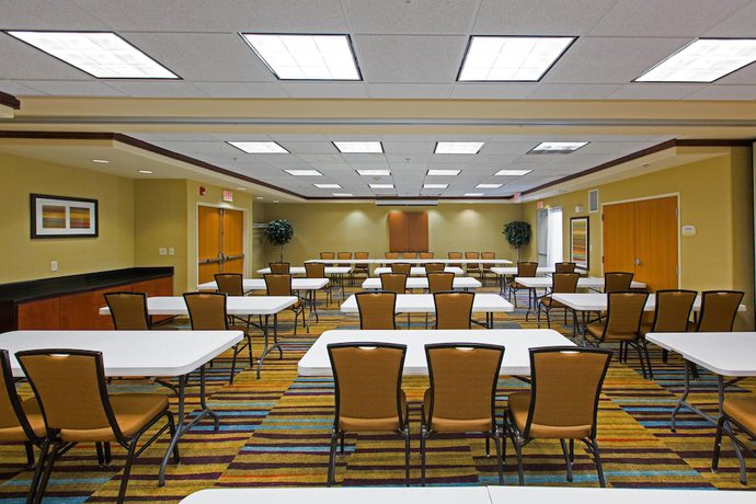 Imagen de los interiores del Hotel Fairfield Inn & Suites Toledo North. Foto 10