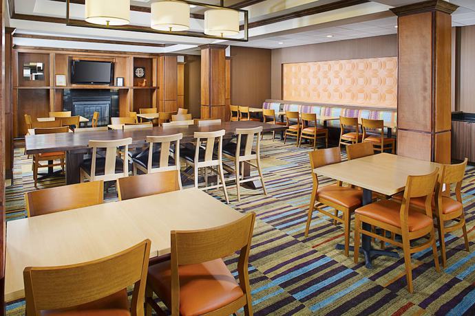 Imagen del bar/restaurante del Hotel Fairfield Inn & Suites Twentynine Palms-Joshua Tree National Park. Foto 4