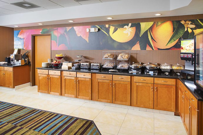 Imagen del bar/restaurante del Hotel Fairfield Inn & Suites Twentynine Palms-Joshua Tree National Park. Foto 5