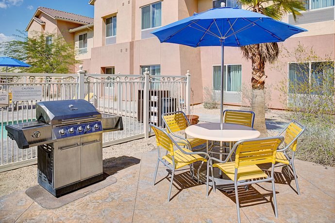 Imagen del bar/restaurante del Hotel Fairfield Inn & Suites Twentynine Palms-Joshua Tree National Park. Foto 7