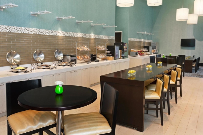 Imagen del bar/restaurante del Hotel Fairfield Inn & Suites by Marriott New York Midtown Manhattan/Penn Station. Foto 2