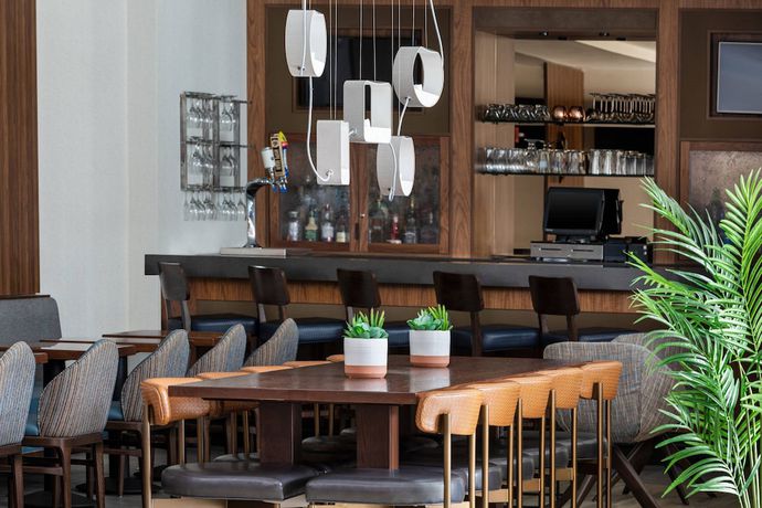 Imagen del bar/restaurante del Hotel Fairfield Inn & Suites by Marriott New York Staten Island. Foto 4