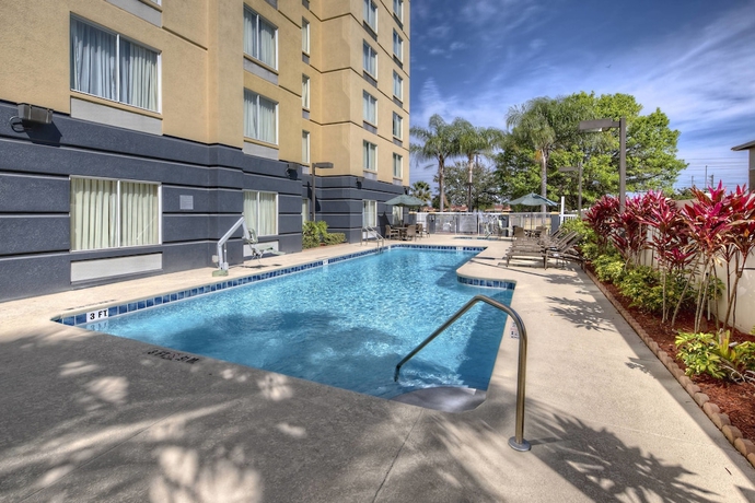 Imagen de la piscina del Hotel Fairfield Inn &amp; Suites Orlando Near Universal. Foto 18