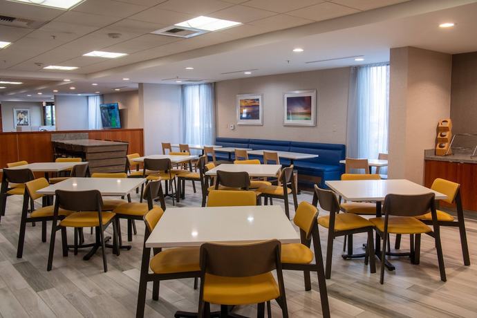 Imagen del bar/restaurante del Hotel Fairfield Inn and Suites Anaheim North/buena Park. Foto 7