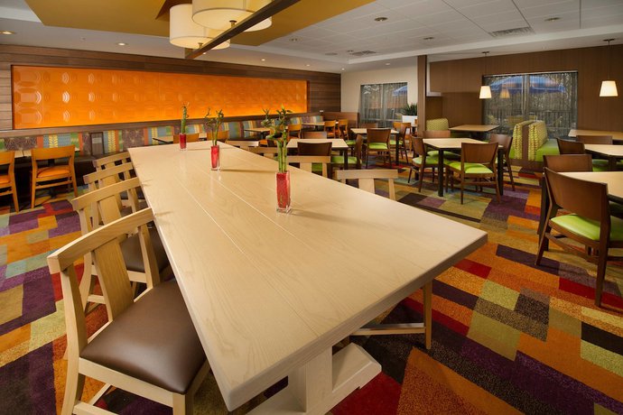 Imagen del bar/restaurante del Hotel Fairfield Inn and Suites Arundel Mills Bwi Airport. Foto 3