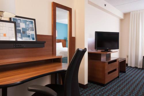 Imagen de la habitación del Hotel Fairfield Inn and Suites Atlanta Airport South/sullivan Road. Foto 9