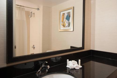 Imagen de la habitación del Hotel Fairfield Inn and Suites Atlanta Airport South/sullivan Road. Foto 12