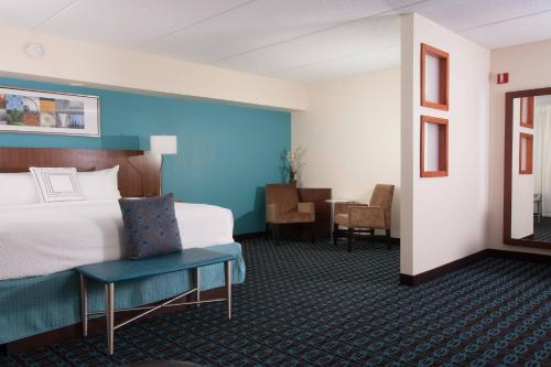 Imagen de la habitación del Hotel Fairfield Inn and Suites Atlanta Airport South/sullivan Road. Foto 16