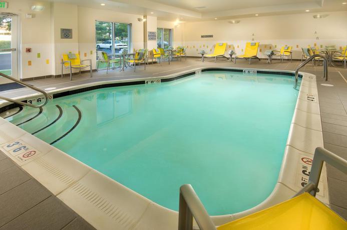 Imagen de la piscina del Hotel Fairfield Inn and Suites Baltimore Bwi Airport. Foto 13