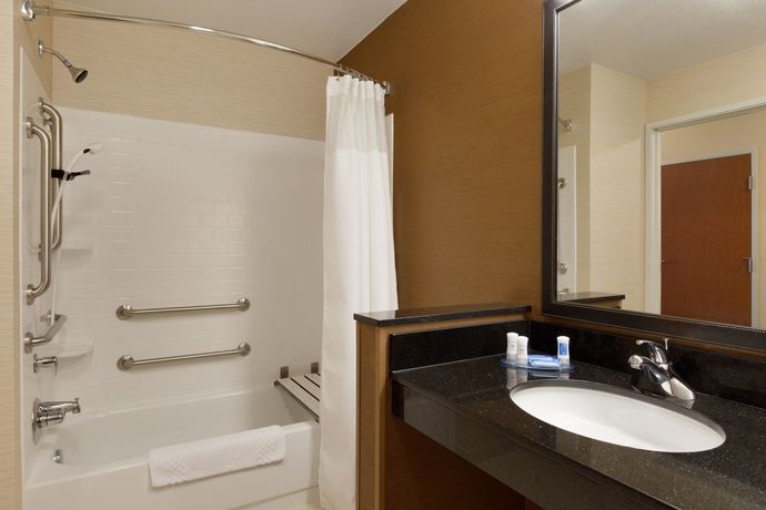 Imagen de la habitación del Hotel Fairfield Inn and Suites Bismarck North. Foto 9