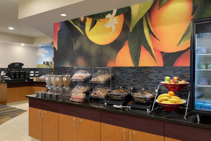 Imagen de los interiores del Hotel Fairfield Inn and Suites Bismarck North. Foto 15