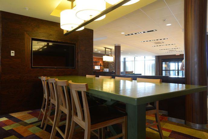 Imagen de los interiores del Hotel Fairfield Inn and Suites Bowling Green. Foto 8