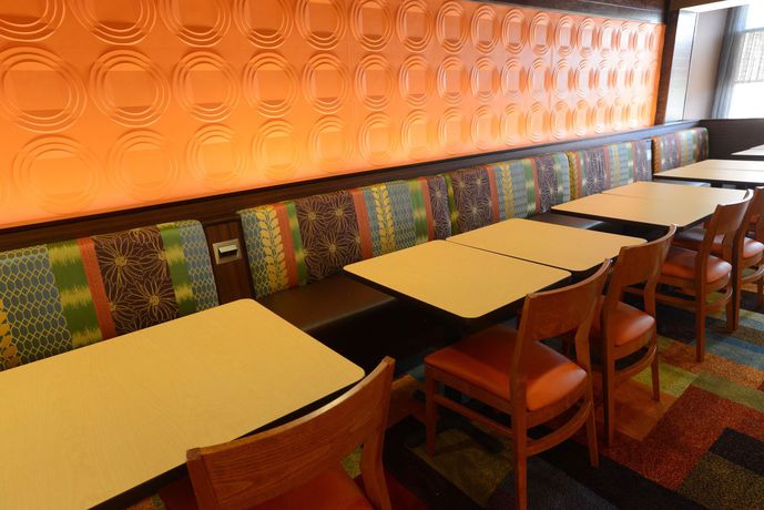 Imagen de los interiores del Hotel Fairfield Inn and Suites Bowling Green. Foto 12
