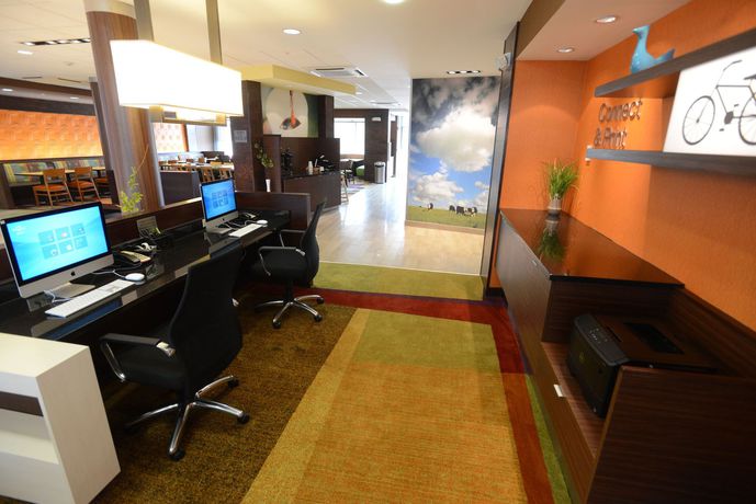 Imagen de los interiores del Hotel Fairfield Inn and Suites Bowling Green. Foto 13
