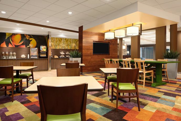 Imagen del bar/restaurante del Hotel Fairfield Inn and Suites Bristol. Foto 10