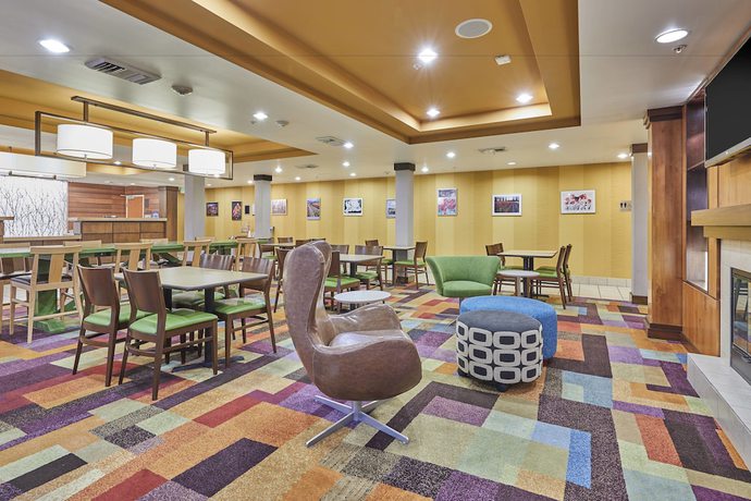 Imagen de los interiores del Hotel Fairfield Inn and Suites Burlington. Foto 14