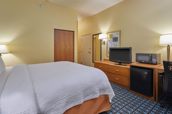 Imagen de la habitación del Hotel Fairfield Inn and Suites Burlington. Foto 11