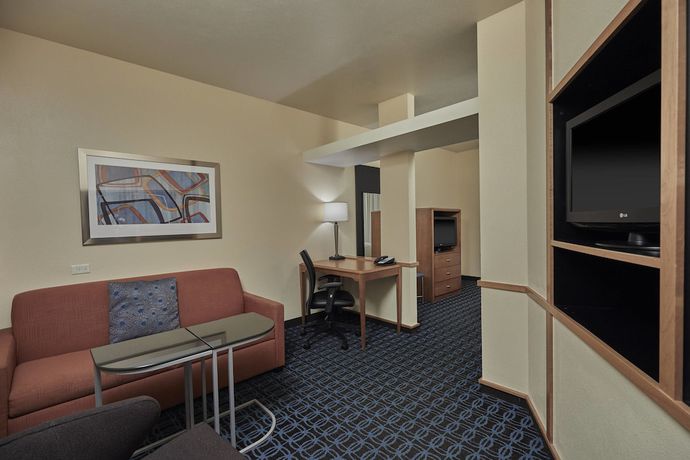 Imagen de la habitación del Hotel Fairfield Inn and Suites Burlington. Foto 12