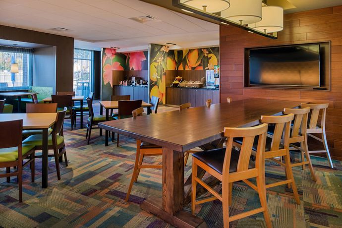 Imagen del bar/restaurante del Hotel Fairfield Inn and Suites By Marriott Akron Stow. Foto 4