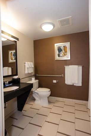 Imagen de la habitación del Hotel Fairfield Inn and Suites By Marriott Akron-south. Foto 16
