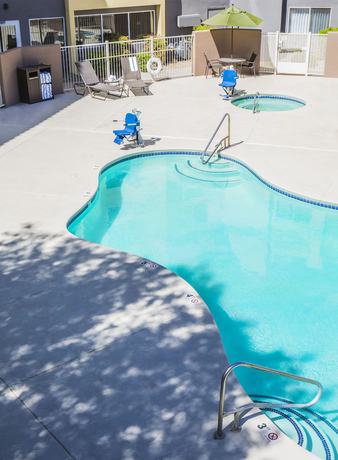 Imagen de la piscina del Hotel Fairfield Inn and Suites By Marriott Albuquerque Airport. Foto 19