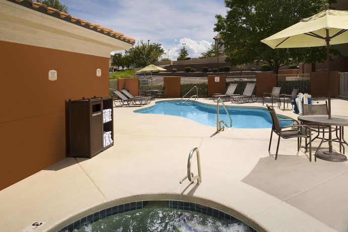 Imagen de la piscina del Hotel Fairfield Inn and Suites By Marriott Albuquerque Airport. Foto 20