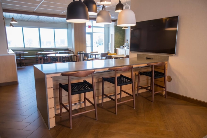 Imagen del bar/restaurante del Hotel Fairfield Inn and Suites By Marriott Alexandria, Alexandria. Foto 10