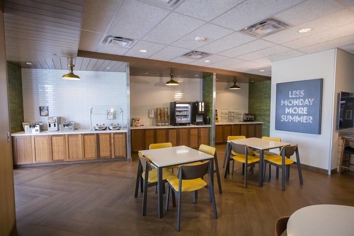 Imagen del bar/restaurante del Hotel Fairfield Inn and Suites By Marriott Alexandria, Alexandria. Foto 11