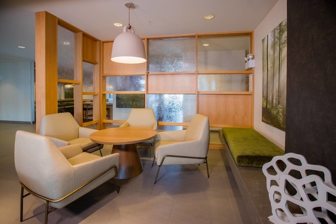 Imagen del bar/restaurante del Hotel Fairfield Inn and Suites By Marriott Alexandria, Alexandria. Foto 12