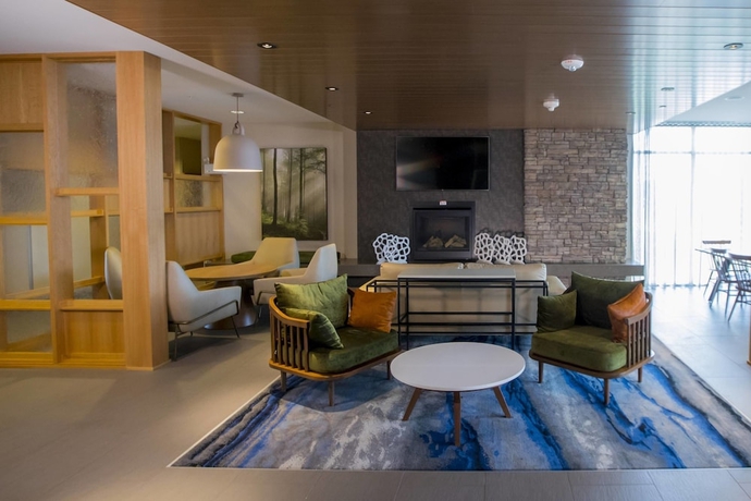 Imagen de los interiores del Hotel Fairfield Inn and Suites By Marriott Alexandria, Alexandria. Foto 18