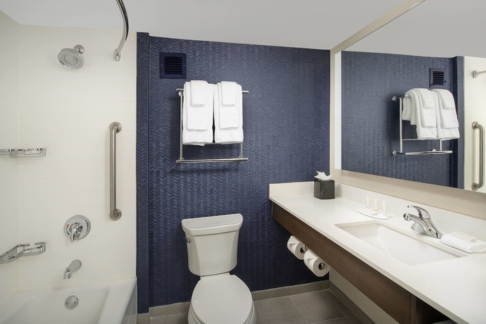 Imagen de la habitación del Hotel Fairfield Inn and Suites By Marriott Alexandria West/mark Center. Foto 12