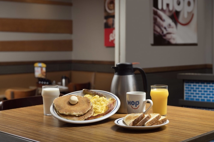 Imagen del bar/restaurante del Hotel Fairfield Inn and Suites By Marriott Alexandria West/mark Center. Foto 5