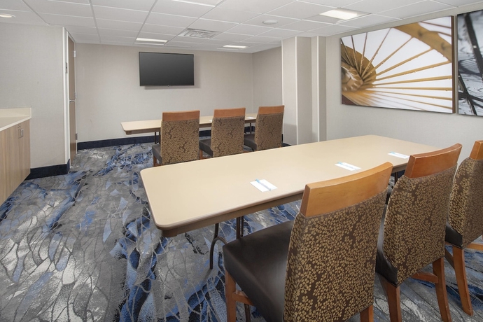 Imagen de los interiores del Hotel Fairfield Inn and Suites By Marriott Alexandria West/mark Center. Foto 19