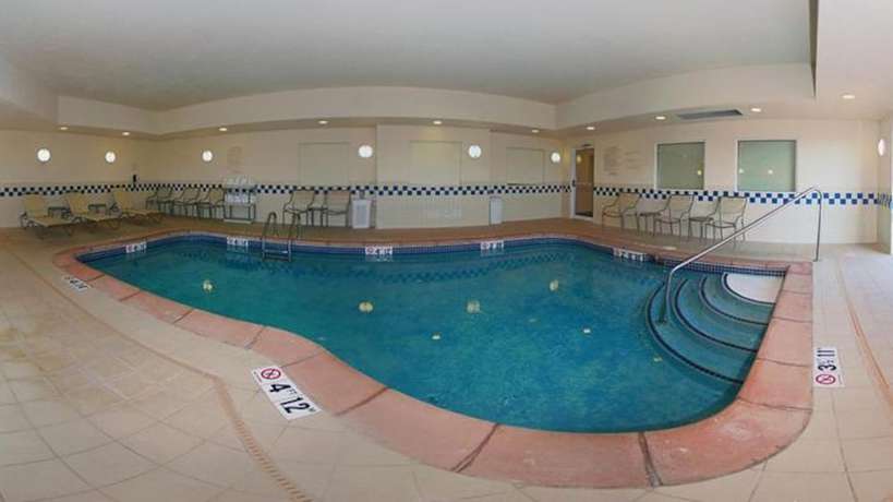 Imagen de la piscina del Hotel Fairfield Inn and Suites By Marriott Ames. Foto 16