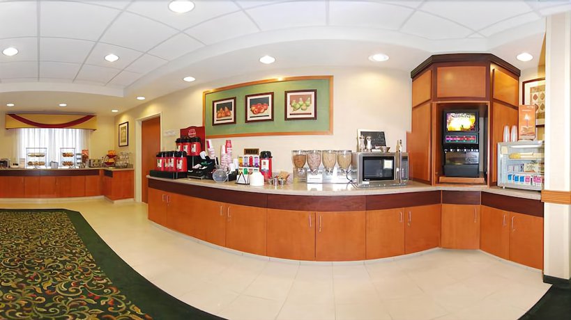 Imagen del bar/restaurante del Hotel Fairfield Inn and Suites By Marriott Ames. Foto 4