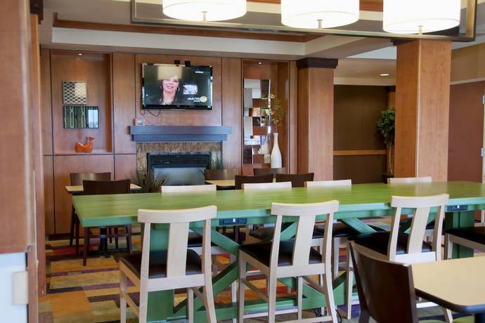 Imagen del bar/restaurante del Hotel Fairfield Inn and Suites By Marriott Ames. Foto 5