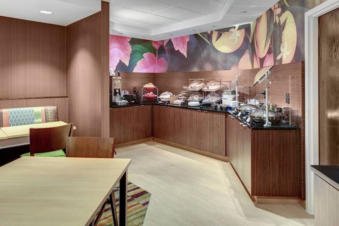 Imagen del bar/restaurante del Hotel Fairfield Inn and Suites By Marriott Atlanta Alpharetta. Foto 2
