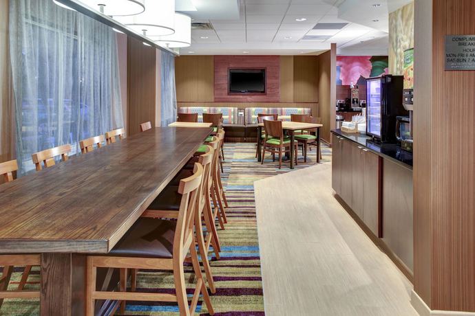 Imagen del bar/restaurante del Hotel Fairfield Inn and Suites By Marriott Atlanta Alpharetta. Foto 3