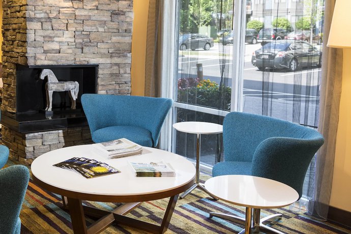Imagen de los interiores del Hotel Fairfield Inn and Suites By Marriott Atlanta Alpharetta. Foto 13