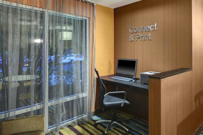 Imagen de los interiores del Hotel Fairfield Inn and Suites By Marriott Atlanta Alpharetta. Foto 14