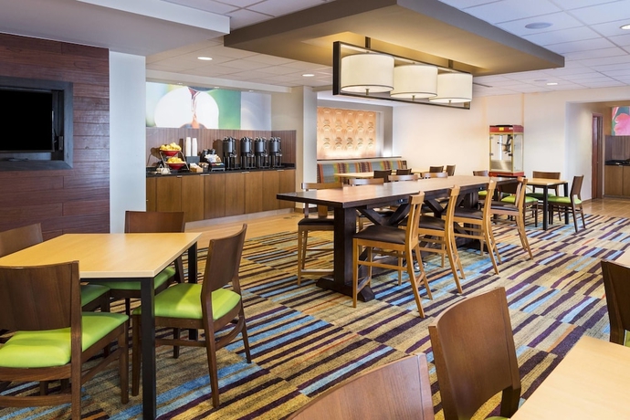 Imagen del bar/restaurante del Hotel Fairfield Inn and Suites By Marriott Atlanta Buckhead. Foto 4