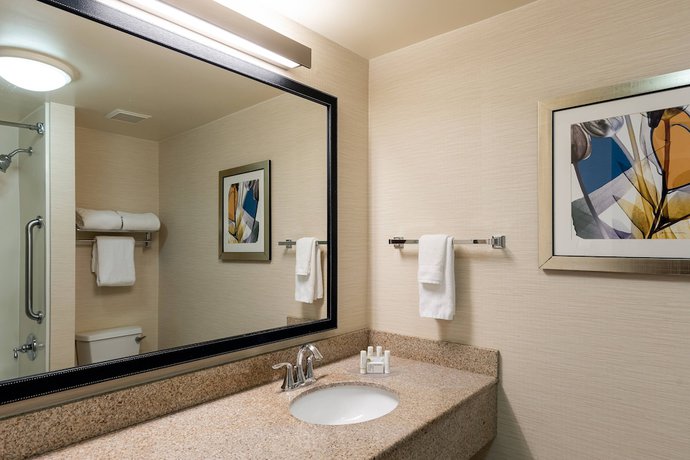 Imagen de la habitación del Hotel Fairfield Inn and Suites By Marriott Atlanta Stonecrest. Foto 11